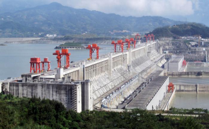 самая большая ГЭС и бетонная плотина в мире