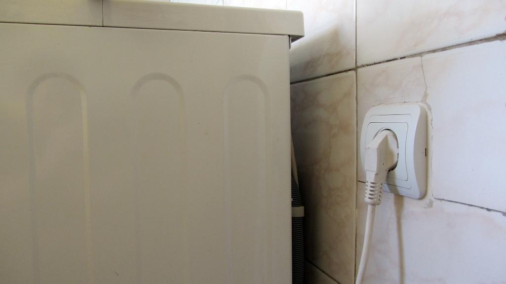 Если подключить стиральную машину без заземления, в таком случае техника может быстро выйти из строя 