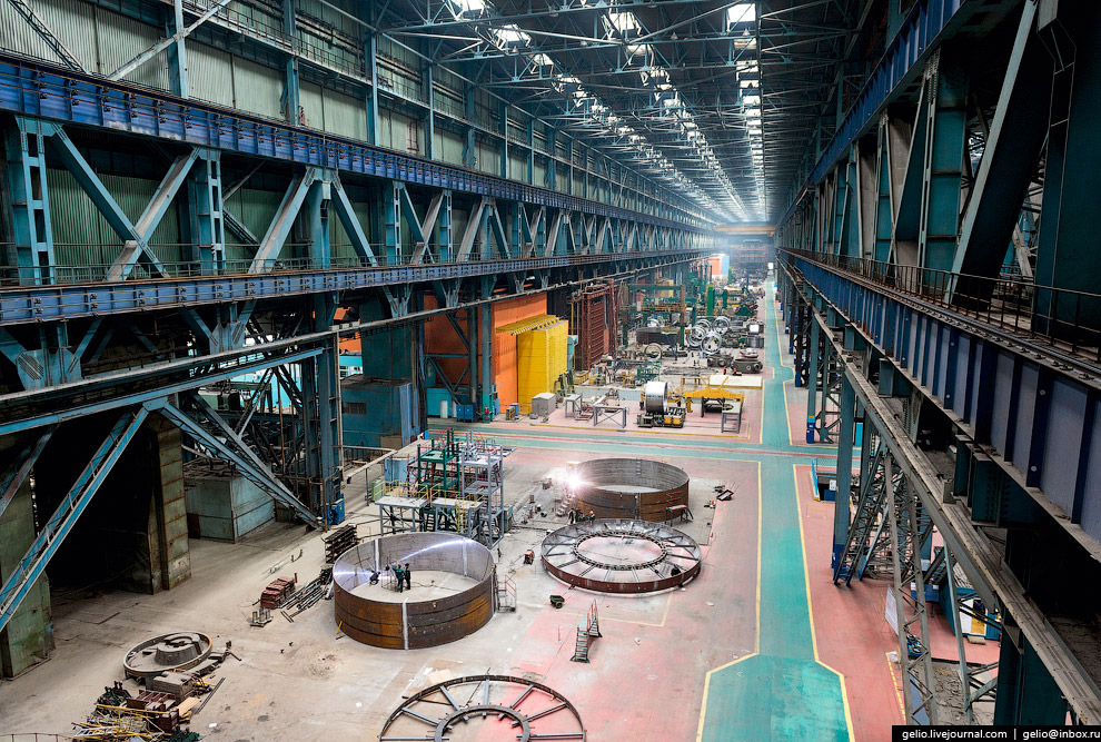 Производство корпусного оборудования — здесь собирают и сваривают корпуса реакторов.