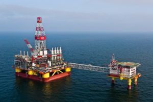 Фонтанная добыча нефти в океане