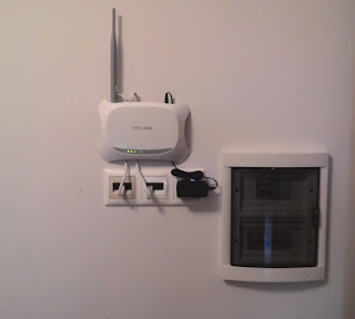 Обустройство роутера и розеток под интернет возле щитка в квартире