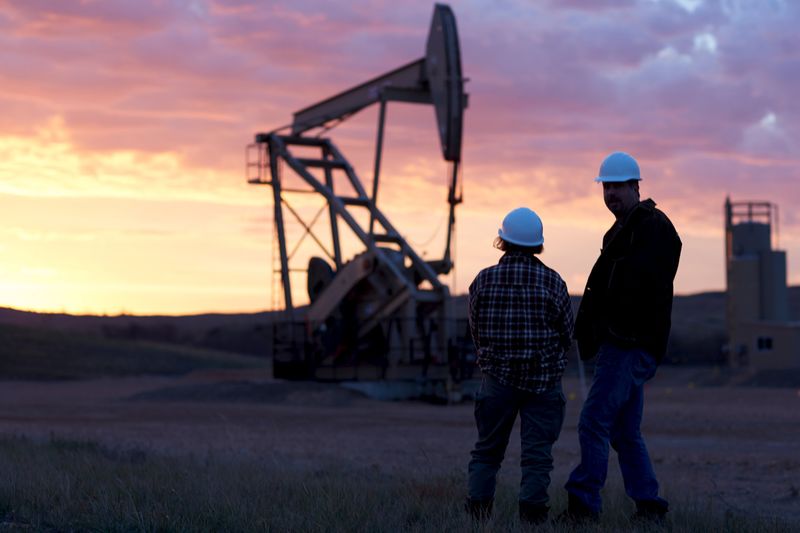 © Reuters. Нефть подешевела перед публикацией данных по запасам в США