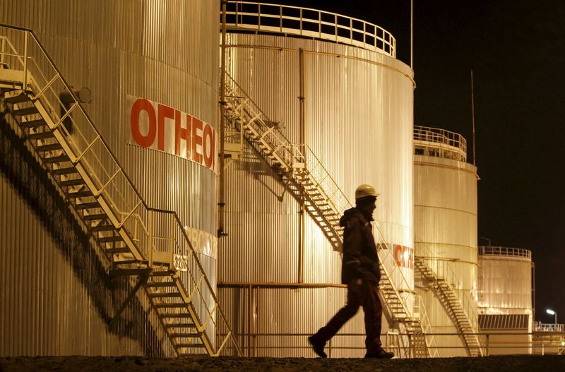 © Reuters. В среду цены на нефть снизились