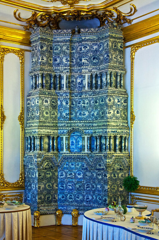 печь в интерьере Екатерининского дворца в Царском Селе